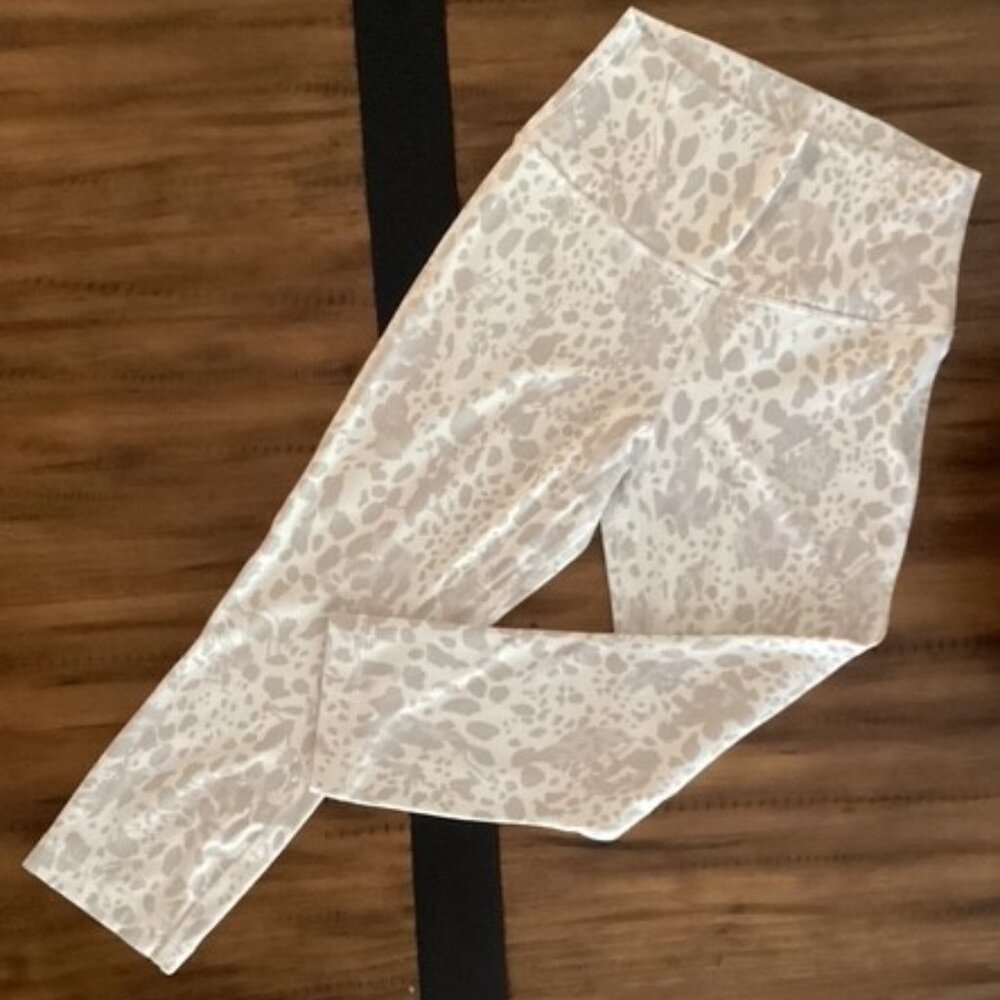 Lululemon Align High-Rise Crop 21" Cheetah Camo Antique White Multi Size 6